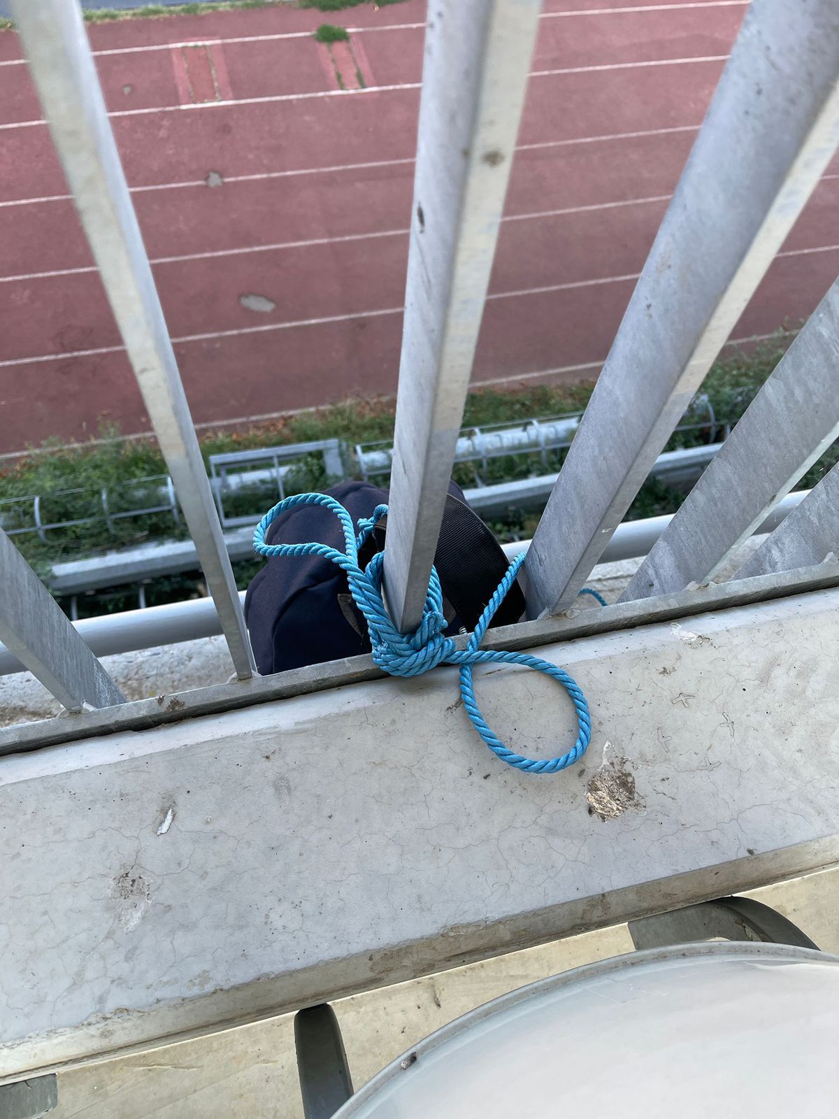 Incredibil! Ce au găsit jandarmii în toaletele arenei Arcul de Triumf, chiar în timp ce Ovidiu Burcă ținea un discurs împotriva torțelor