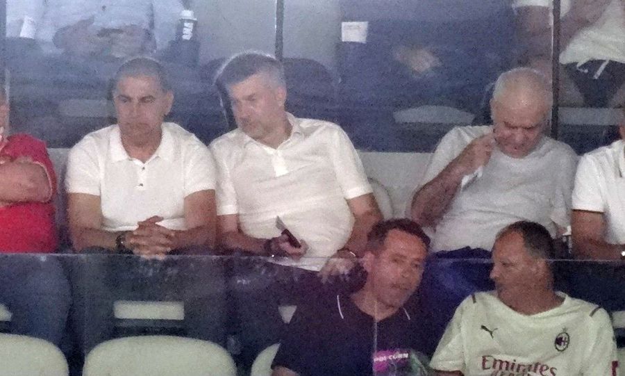 12 detalii de la Dinamo - Petrolul » I-au pus umărul la loc și a intrat pe teren, „mania” Ghezali + cele mai ciudate 5 minute