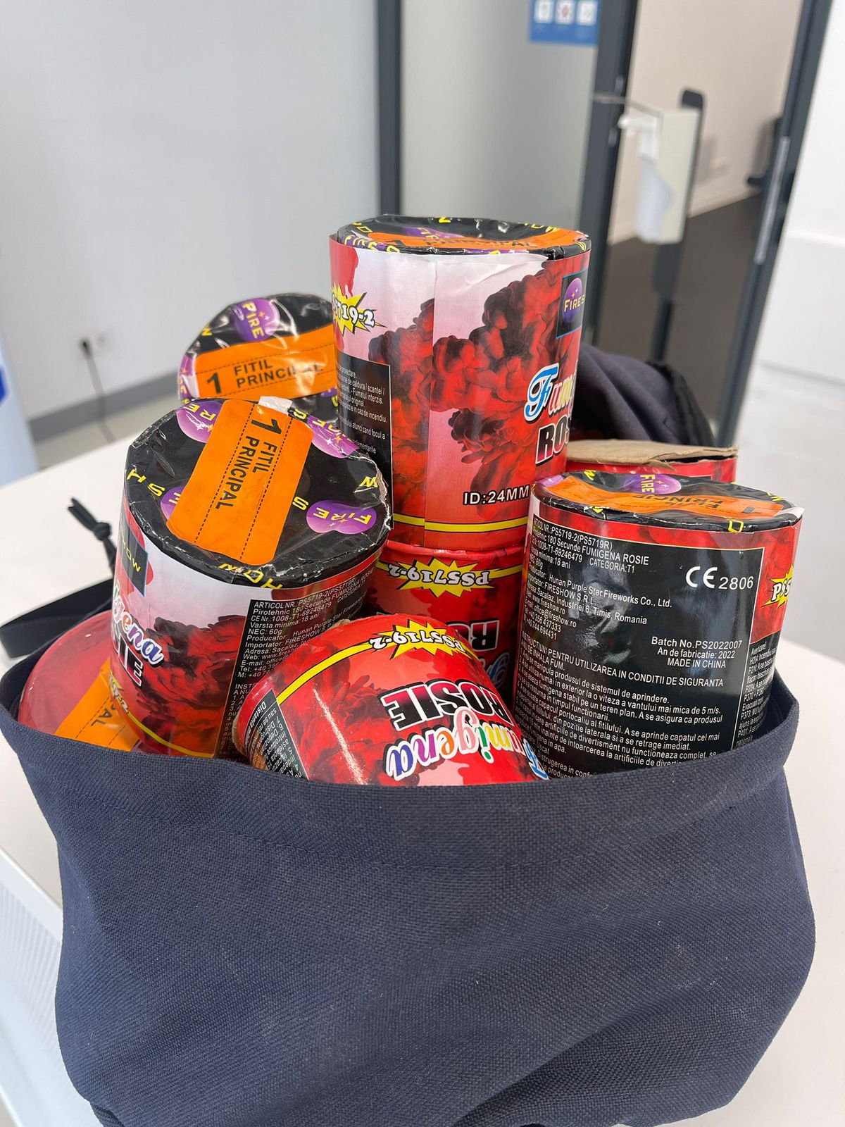 Incredibil! Ce au găsit jandarmii în toaletele arenei Arcul de Triumf, chiar în timp ce Ovidiu Burcă ținea un discurs împotriva torțelor