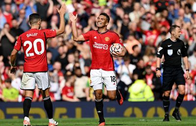 Manchester United a întors-o pe Nottingham după un început catastrofal