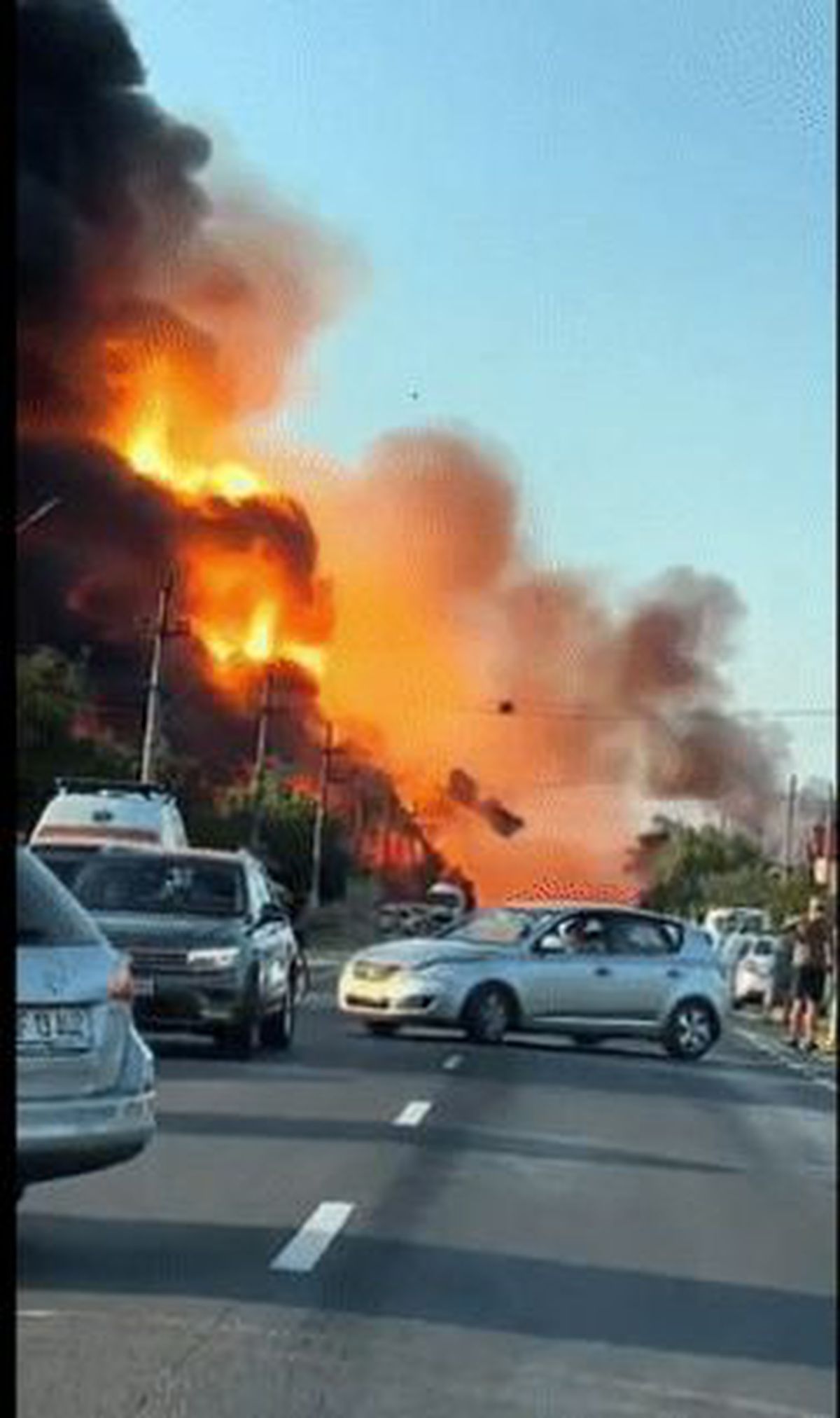 Explozii puternice și incendiu în Crevedia » Ministrul Alexandru Rafila confirmă informațiile dramatice: „Există și decese” + prima reacție a președintelui Iohannis