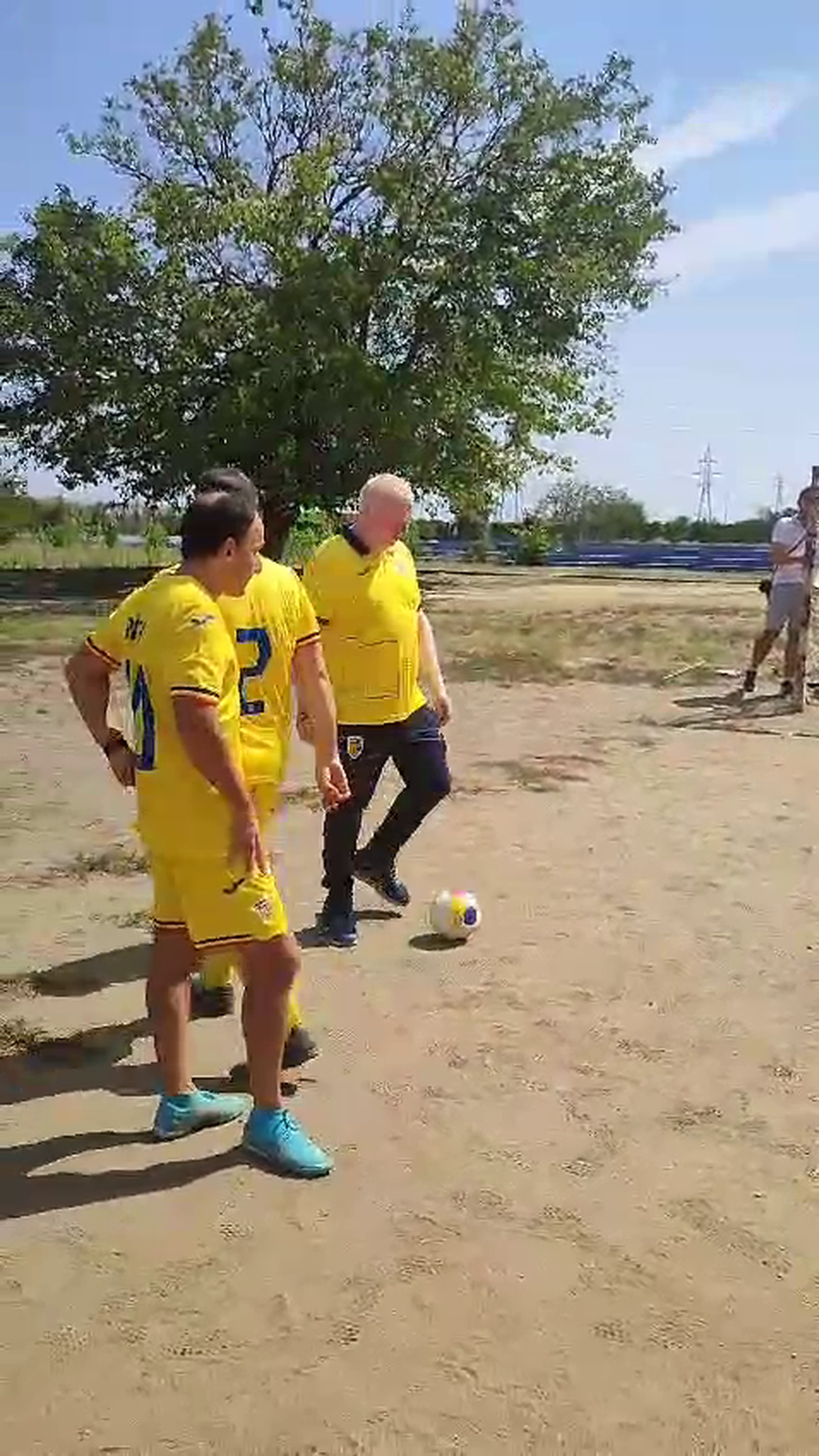 FRF a publicat imagini IREALE de la un eveniment dedicat echipei naționale de nevăzători: fără pic de iarbă pe teren și porți ruginite!