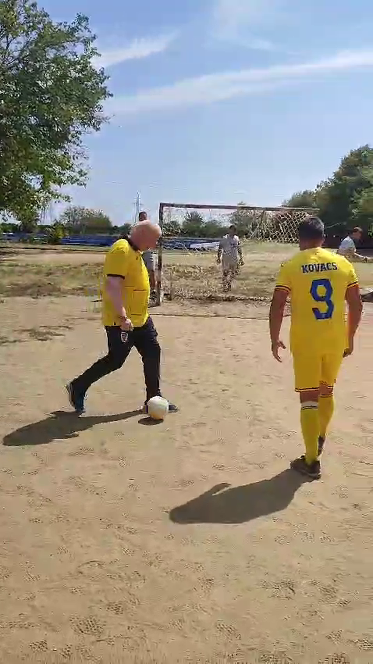 FRF a publicat imagini IREALE de la un eveniment dedicat echipei naționale de nevăzători: fără pic de iarbă pe teren și porți ruginite!