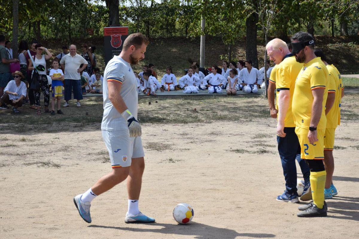 FRF a publicat imagini IREALE de la un eveniment dedicat echipei naționale de nevăzători: fără pic de iarbă pe teren și porți ruginite!
