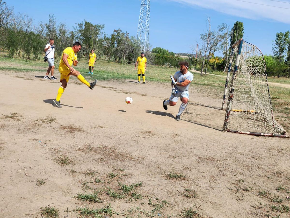 FRF a publicat imagini IREALE de la un eveniment dedicat echipei naționale de nevăzători: fără pic de iarbă pe teren și porți ruginite!