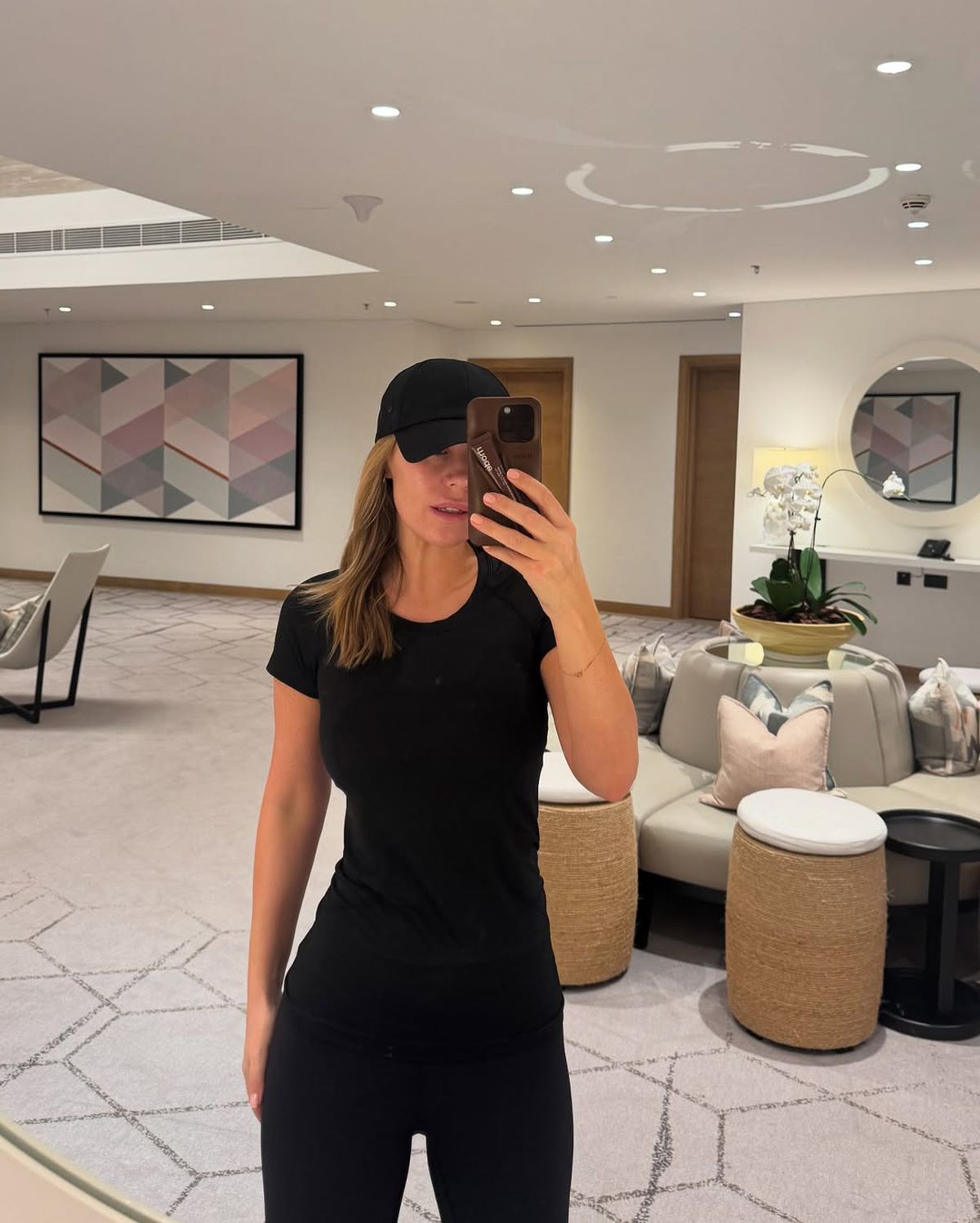 Rio Ferdinand s-a mutat cu familia în Dubai, și-a prezentat vila și a semnalat o mare diferență în ce privește sistemul educațional