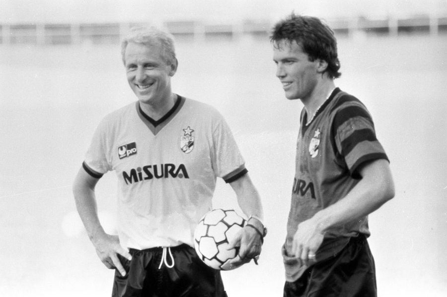 Antrenorul Giovanni Trapattoni, alături de fostul mare mijlocaș german Lothar Matthaus, la Inter în aprilie 1991 / Foto: Imago Cristi Chivu, cel mai bun meci de debut la Inter în Serie A din istoria clubului! » Herrera, Trapattoni, Mourinho, Lippi și Conte n-au pornit cu 5-0