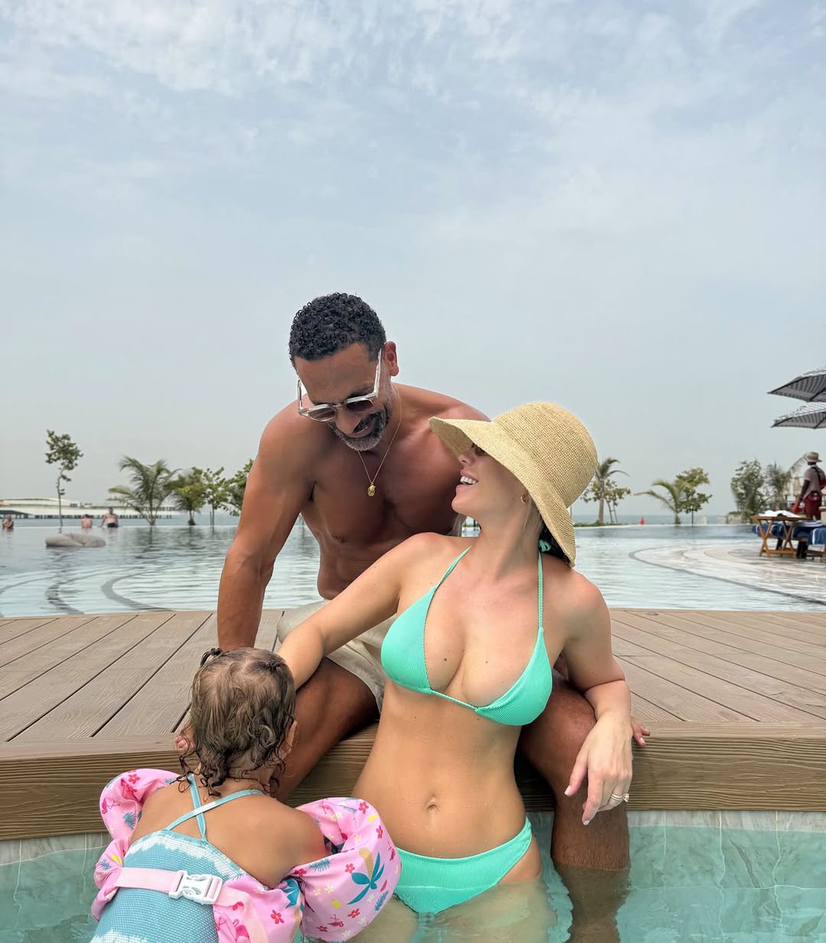 Rio Ferdinand s-a mutat cu familia în Dubai, și-a prezentat vila și a semnalat o mare diferență în ce privește sistemul educațional