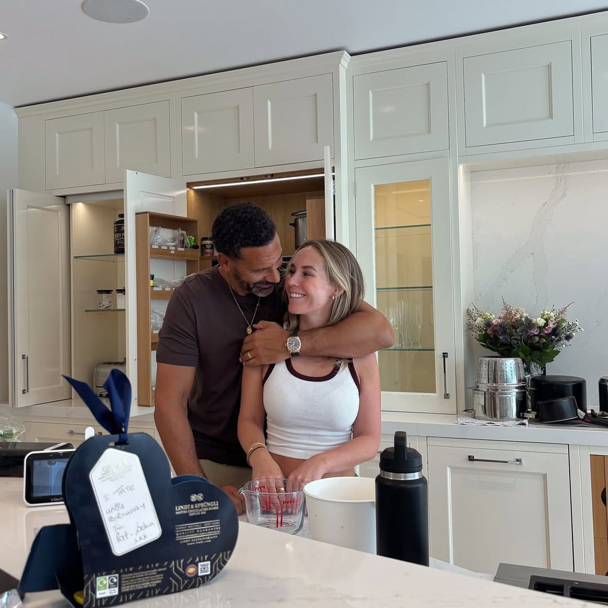 Rio Ferdinand s-a mutat cu familia în Dubai, și-a prezentat vila și a semnalat o mare diferență în ce privește sistemul educațional