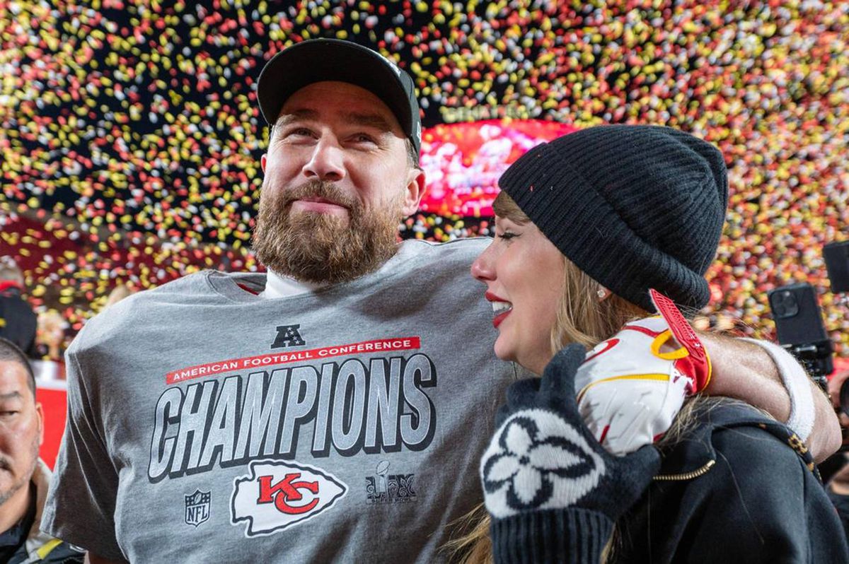 Taylor Swift și Travis Kelce s-au logodit