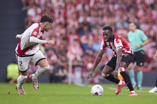 Andrei Rațiu, în duel cu Inaki Williams, în Bilbao - Rayo 1-0 / Foto: Imago