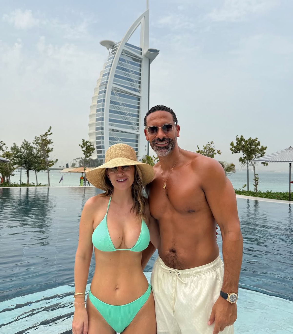 Rio Ferdinand s-a mutat cu familia în Dubai, și-a prezentat vila și a semnalat o mare diferență în ce privește sistemul educațional