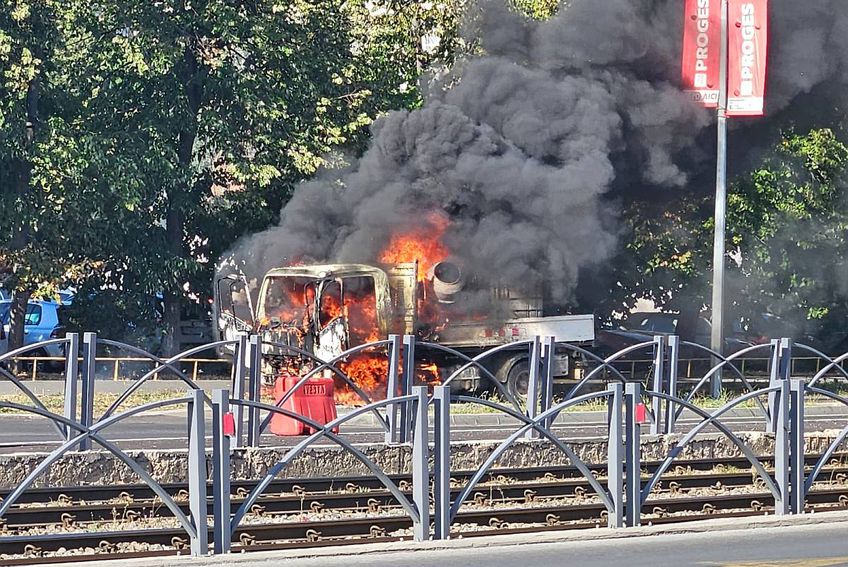Alertă în Ghencea: înainte de Steaua - UTA, o mașină a luat foc peste drum de stadion