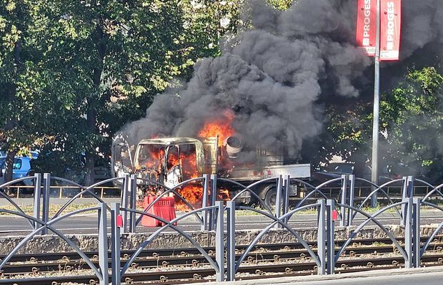 Alertă în Ghencea: înainte de Steaua - UTA, o mașină a luat foc peste drum de stadion!