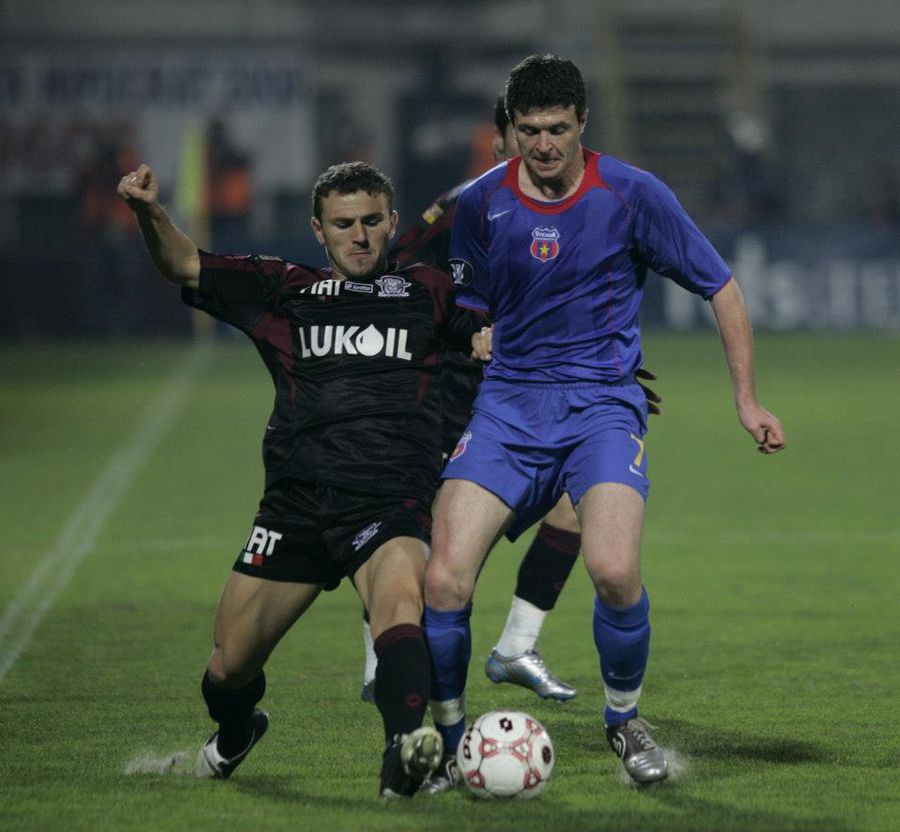 Ionuț Stancu într-un duel cu Oprița la un derby Rapid - Steaua. Foto: facebook/stancu_ionut Reacționează în litigiul exploziv cu Rapid: „Azi m-au sunat în premieră după 13 ani. Aștept să se termine această nebunie”