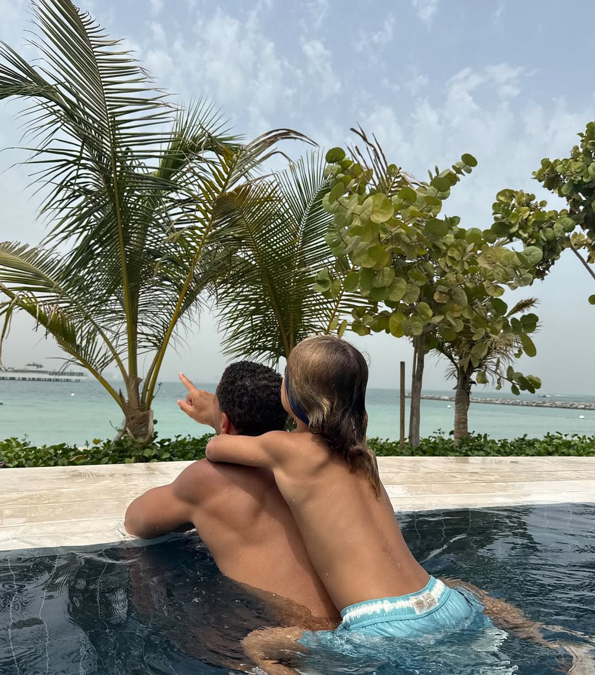 Rio Ferdinand s-a mutat cu familia în Dubai, și-a prezentat vila și a semnalat o mare diferență în ce privește sistemul educațional