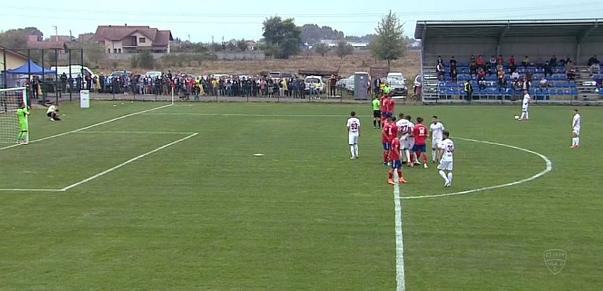 FOTO Au uitat de protocol: zeci de oameni în tribune la Comuna Recea - Rapid! Înghesuială și la gardul stadionului