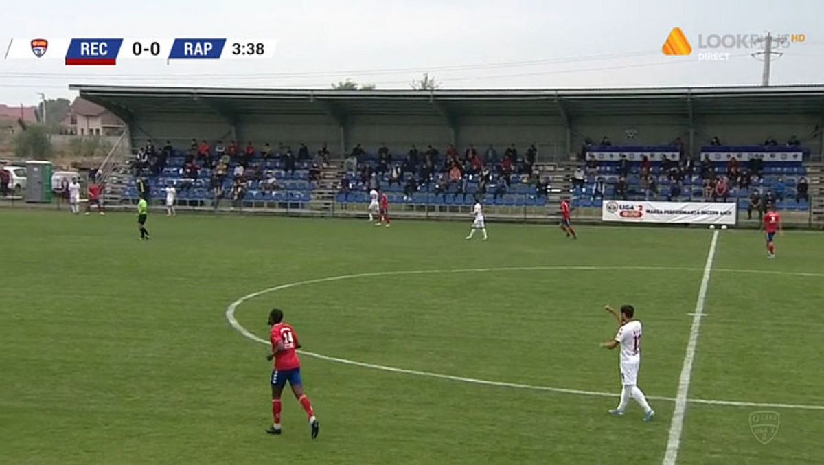 FOTO Au uitat de protocol: zeci de oameni în tribune la Comuna Recea - Rapid! Înghesuială și la gardul stadionului