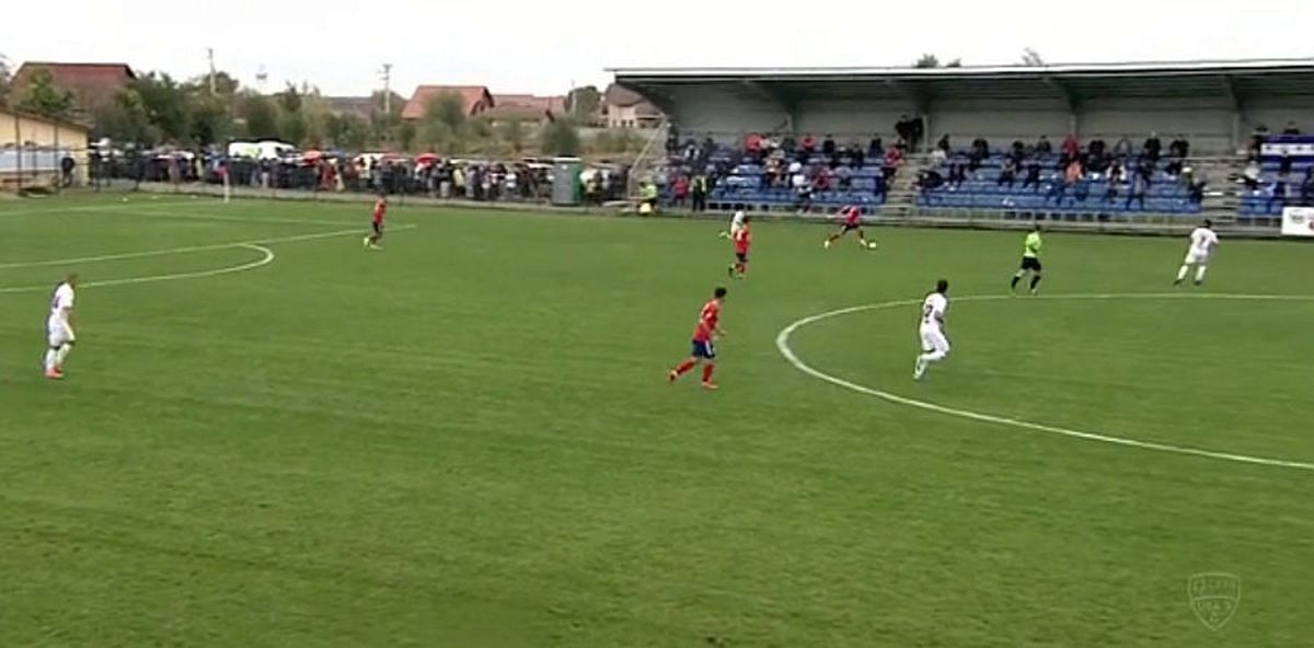 FOTO Au uitat de protocol: zeci de oameni în tribune la Comuna Recea - Rapid! Înghesuială și la gardul stadionului