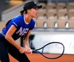 Temperaturi de 14 grade la Roland Garros » Jucătoarele se adaptează vremii friguroase, purtând haine groase și căciulițe