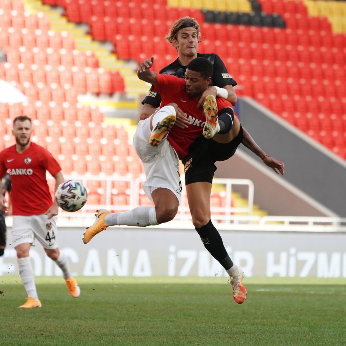 GOZTEPE - GAZIANTEP 2-2. Marius Șumudică își pune jucătorii la zid: „Nu pot să înțeleg asta! Este trist”