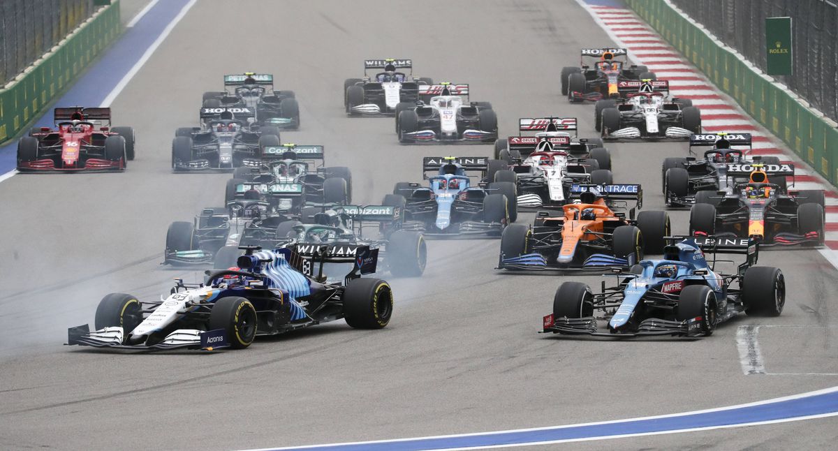 Final dramatic în MP al Rusiei! Hamilton, la victoria 100 după ce ploaia a schimbat totul în ultimele tururi