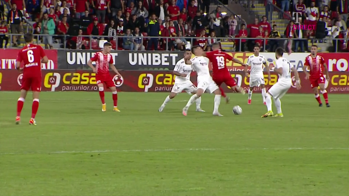 UTA - CFR Cluj // Fault asupra lui Mihai Bordeianu