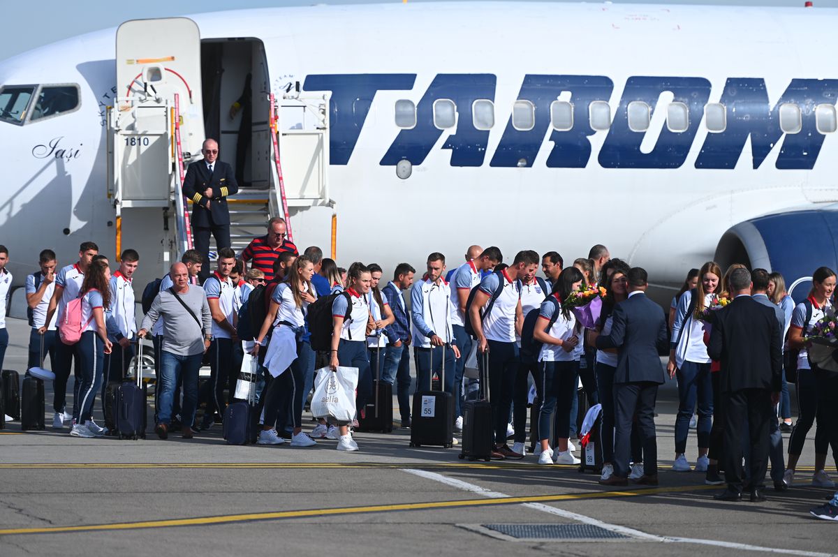 Elisabeta Lipă, pressing la Eduard Novak, la sosirea de la Mondialul de Canotaj: „Domnule ministru, sper să nu uitați ce ne-ați promis!”