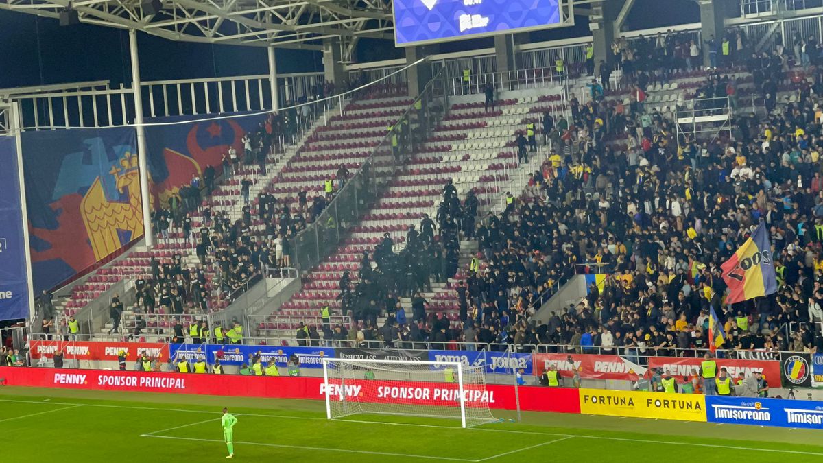 Bătaie pe arena din Giulești la meciul România - Bosnia