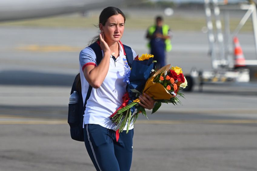 Campioanele olimpice, mondiale și europene Simona Radiș (23 de ani) și Ancuța Bodnar (24 de ani) au fost primite astăzi la Salonul Oficial al Aeroportului Henri Coandă.