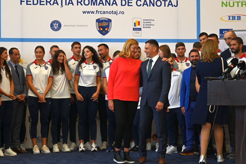 Imagini de azi de la sosirea delegației României de la Mondialul de Canotaj