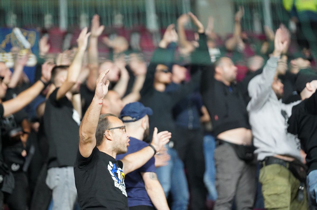 Imaginile care n-au fost arătate la TV: bosniacii și românii din gruparea „Uniți sub Tricolor” s-au încăierat în Giulești!