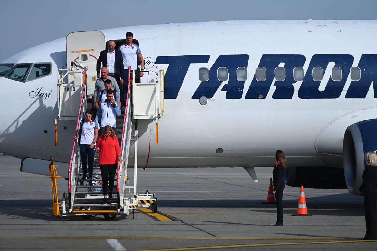 Elisabeta Lipă, pressing la Eduard Novak, la sosirea de la Mondialul de Canotaj: „Domnule ministru, sper să nu uitați ce ne-ați promis!”