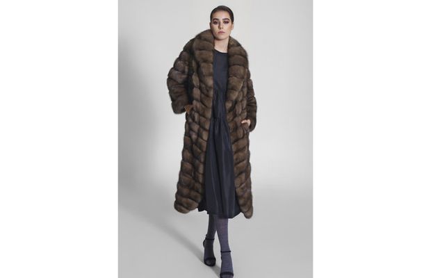 Top 5 motive pentru care ar trebui să investești într-o haină de blană de samur