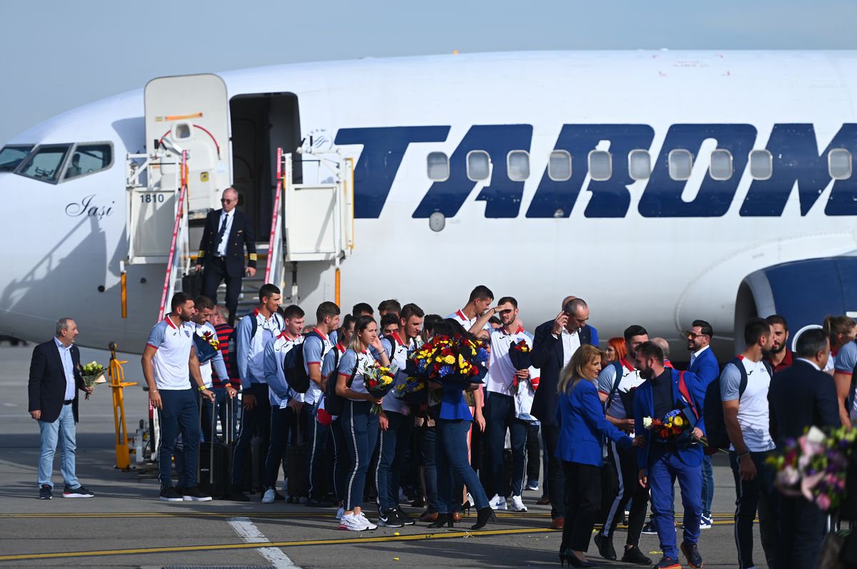 Elisabeta Lipă, pressing la Eduard Novak, la sosirea de la Mondialul de Canotaj: „Domnule ministru, sper să nu uitați ce ne-ați promis!”