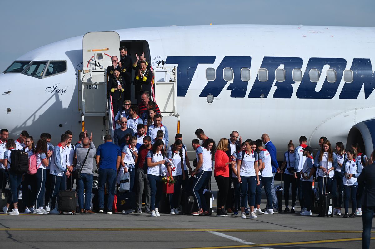 Elisabeta Lipă, pressing la Eduard Novak, la sosirea de la Mondialul de Canotaj: „Domnule ministru, sper să nu uitați ce ne-ați promis!”