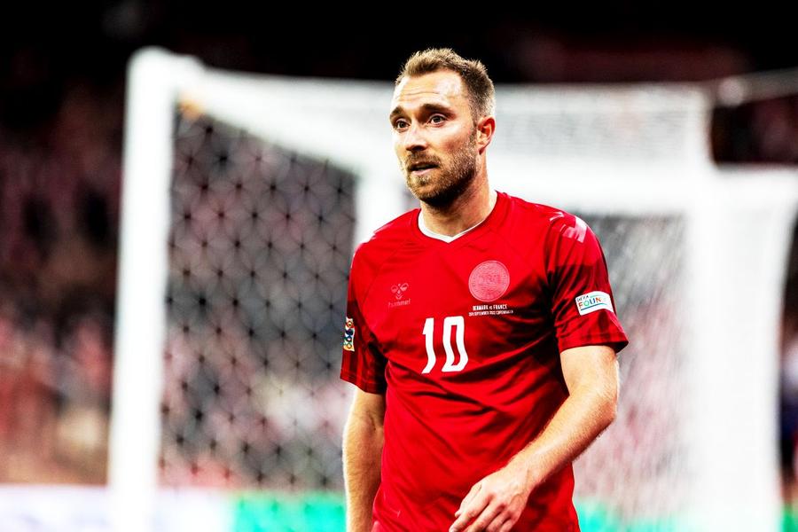 Christian Eriksen. foto: Imago Christian Eriksen s-a prăbușit din nou pe teren în timpul meciului