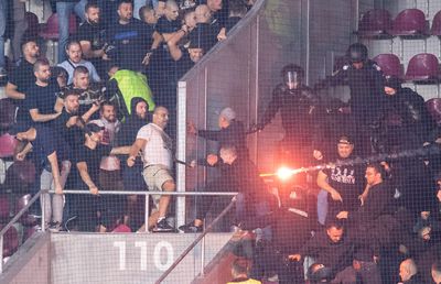 Imaginile care n-au fost arătate la TV: bosniacii și românii din gruparea „Uniți sub Tricolor” s-au încăierat în Giulești!