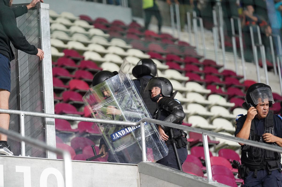 Imaginile care n-au fost arătate la TV: bosniacii și românii din gruparea „Uniți sub Tricolor” s-au încăierat în Giulești!