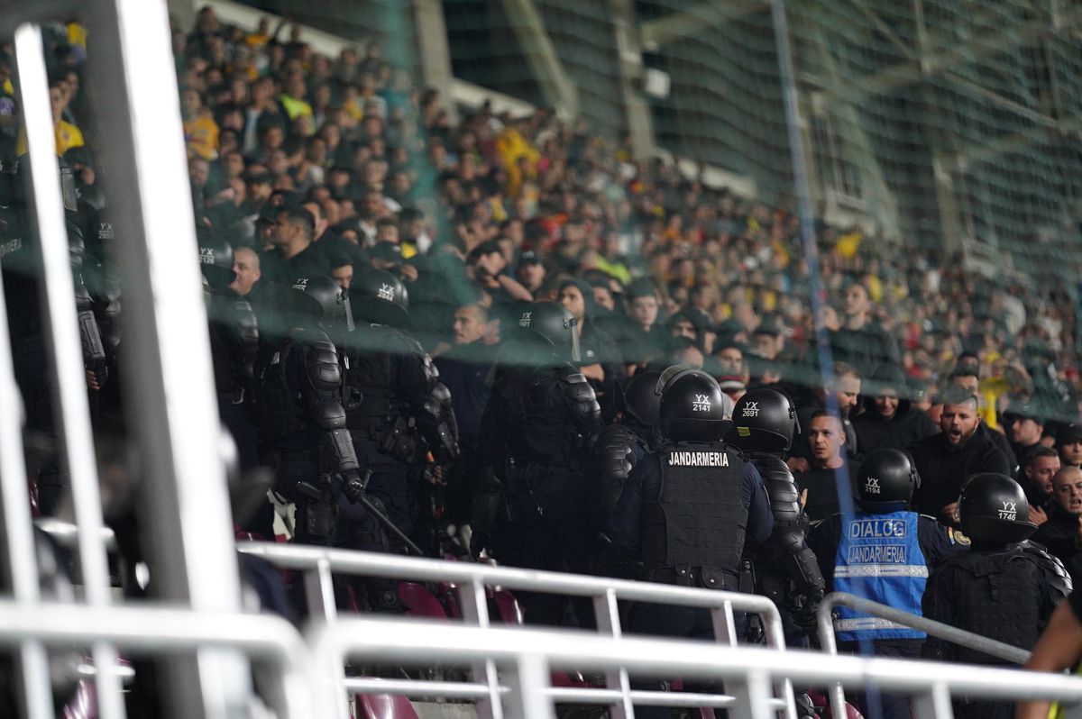 Imaginile care n-au fost arătate la TV: bosniacii și românii din gruparea „Uniți sub Tricolor” s-au încăierat în Giulești!