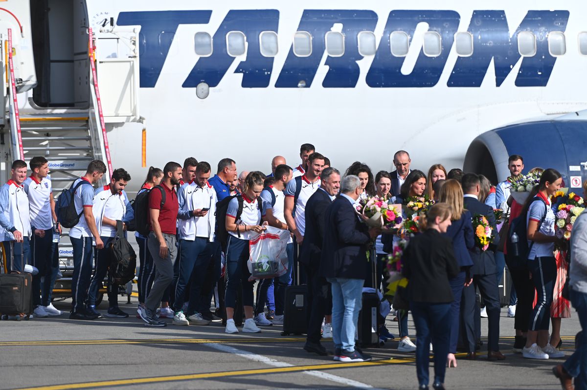 Elisabeta Lipă, pressing la Eduard Novak, la sosirea de la Mondialul de Canotaj: „Domnule ministru, sper să nu uitați ce ne-ați promis!”