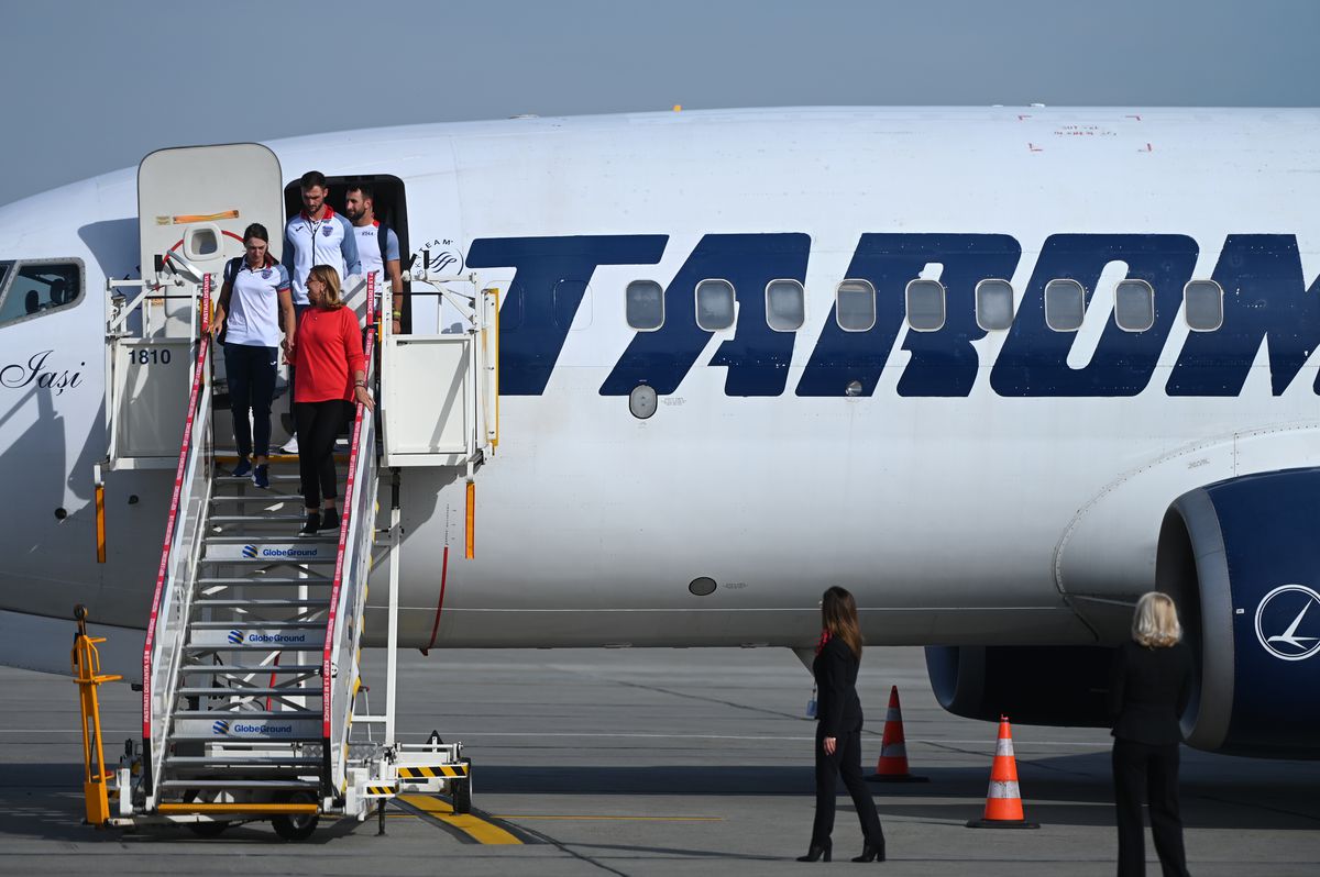 Elisabeta Lipă, pressing la Eduard Novak, la sosirea de la Mondialul de Canotaj: „Domnule ministru, sper să nu uitați ce ne-ați promis!”