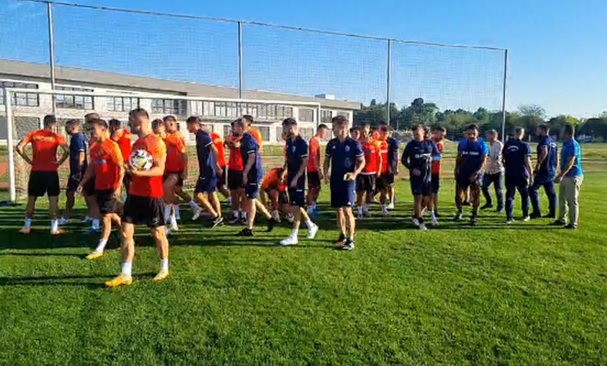 FCSB, primită ca o echipă mare la Oradea + Apariție-surpriză la antrenament
