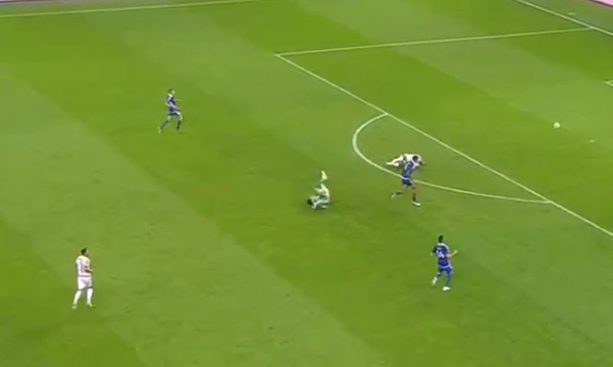 Fault Gurău asupra lui Abdallah în Dinamo - FCU Craiova