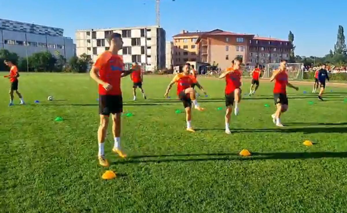 FCSB, primită ca o echipă mare la Oradea + Apariție-surpriză la antrenament
