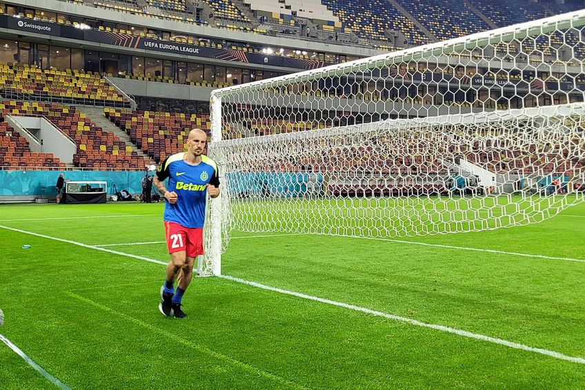 Ce făcea Vlad Chiricheș pe gazon, la zeci de minute după ce stadionul se golise // foto: Cristi Preda (GSP)