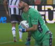 Răzvan Sava (Udinese) apără lovitura de la 11 metri executată de venezueleanul Ernesto Torregrossa, în minutul 84 al meciului cu Salernitana (3-1) din Coppa Italia / Foto: captură TV