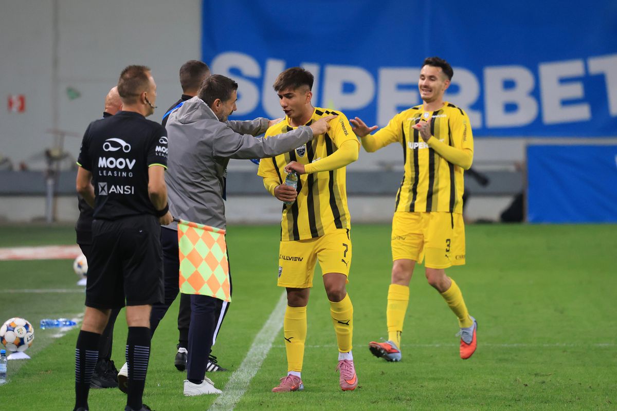 Imagini din meci Craiova - Dinamo, etapa #11 // foto: Ionuț Iordache (GSP)