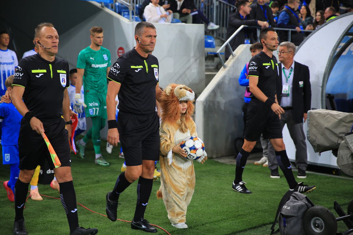 Imagini din meci Craiova - Dinamo, etapa #11 // foto: Ionuț Iordache (GSP)