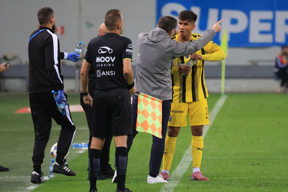 Imagini din meci Craiova - Dinamo, etapa #11 // foto: Ionuț Iordache (GSP)